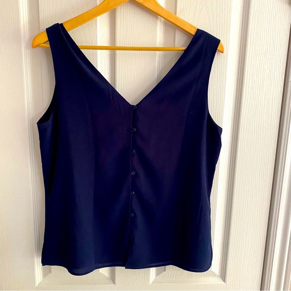 Reitmans navy blue sleeveless lined dressy top. Great shape. Button detail back - Picture 1 of 5